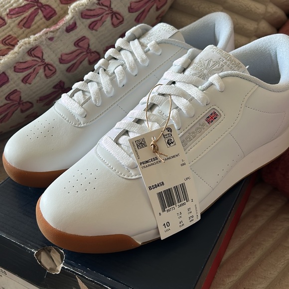 Reebok White Leather Sneakers NWT - Picture 5 of 7